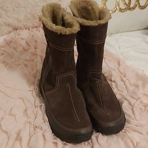 Clarks leather snow boots 7.5W wide width